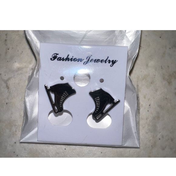 $3⛸️Ice Skating Stud Earrings⛸️New⛸️$3 WHEN BUNDLED WITH 3 OR MORE ITEMS - Picture 4 of 12